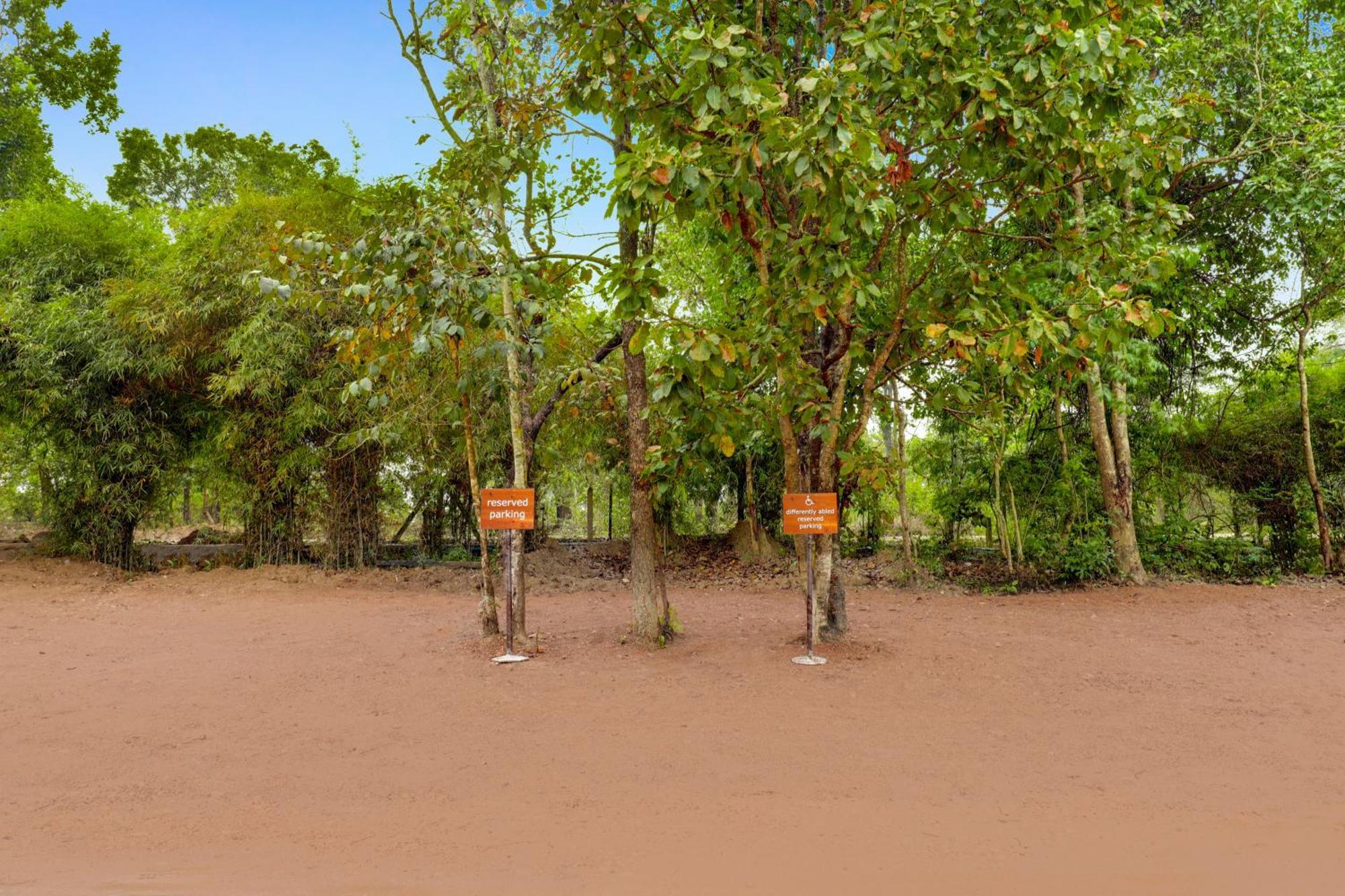 Lemon Tree Wildlife Resort, Kanha Exterior photo